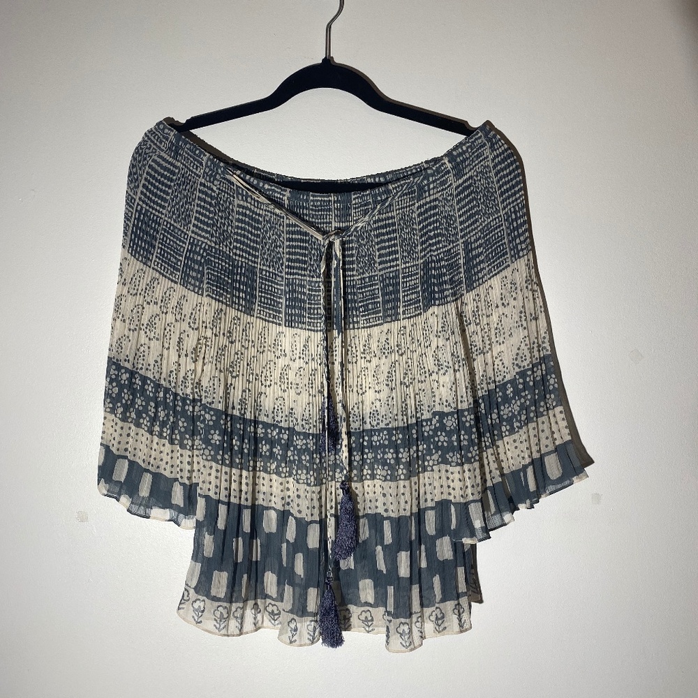 NWT Off the shoulder blue & white fllowy top